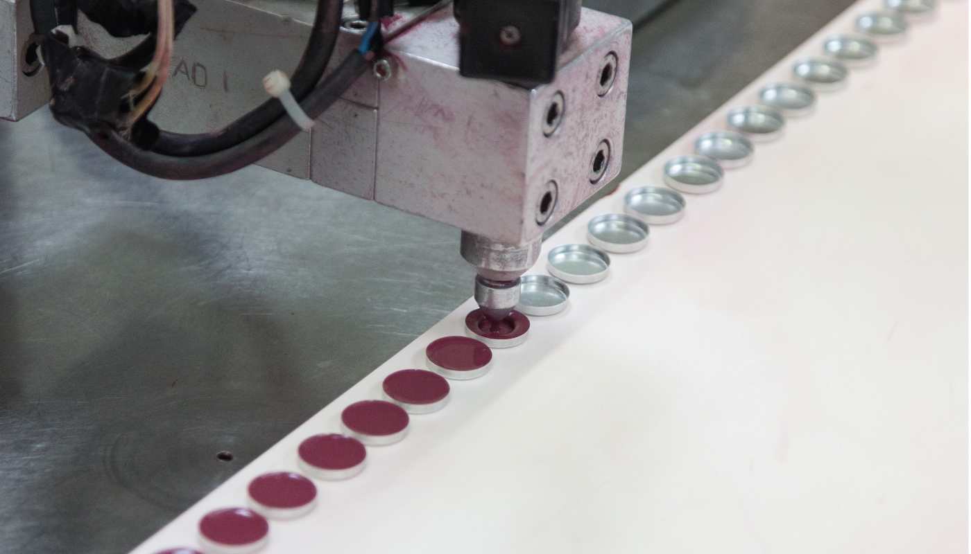Automated lipstick hot pouring line and silicone molding machinery